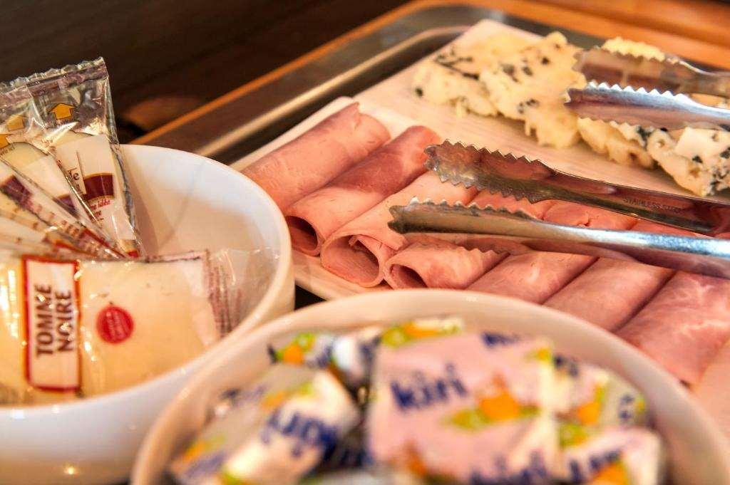 Brit Hotel Confort Villeneuve Sur Lot Bias  Restaurant foto