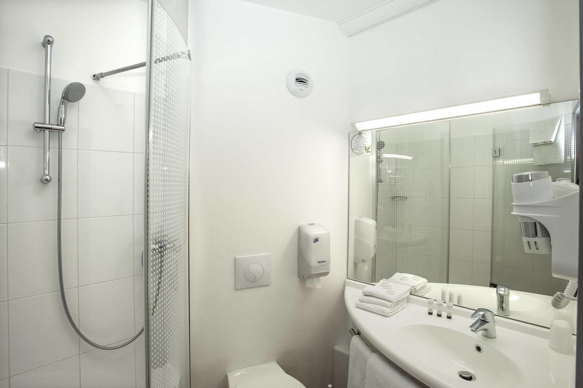 Brit Hotel Confort Villeneuve Sur Lot Bias  Exterior foto